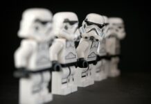 Kiedy policjant może wyciągnąć broń?